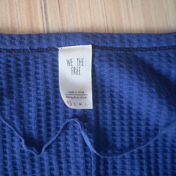 NWT FREE PEOPLE We The Free Ricky Thermal V Neck Top Size XS blue bell sleeve - Picture 3 of 9